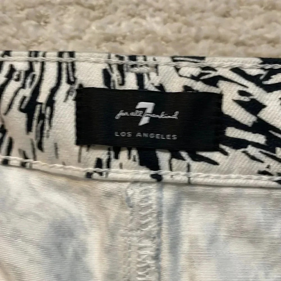 7 For All Mankind Abstract Mini Jean Skirt Size 28 NWT Black/White - Picture 2 of 8